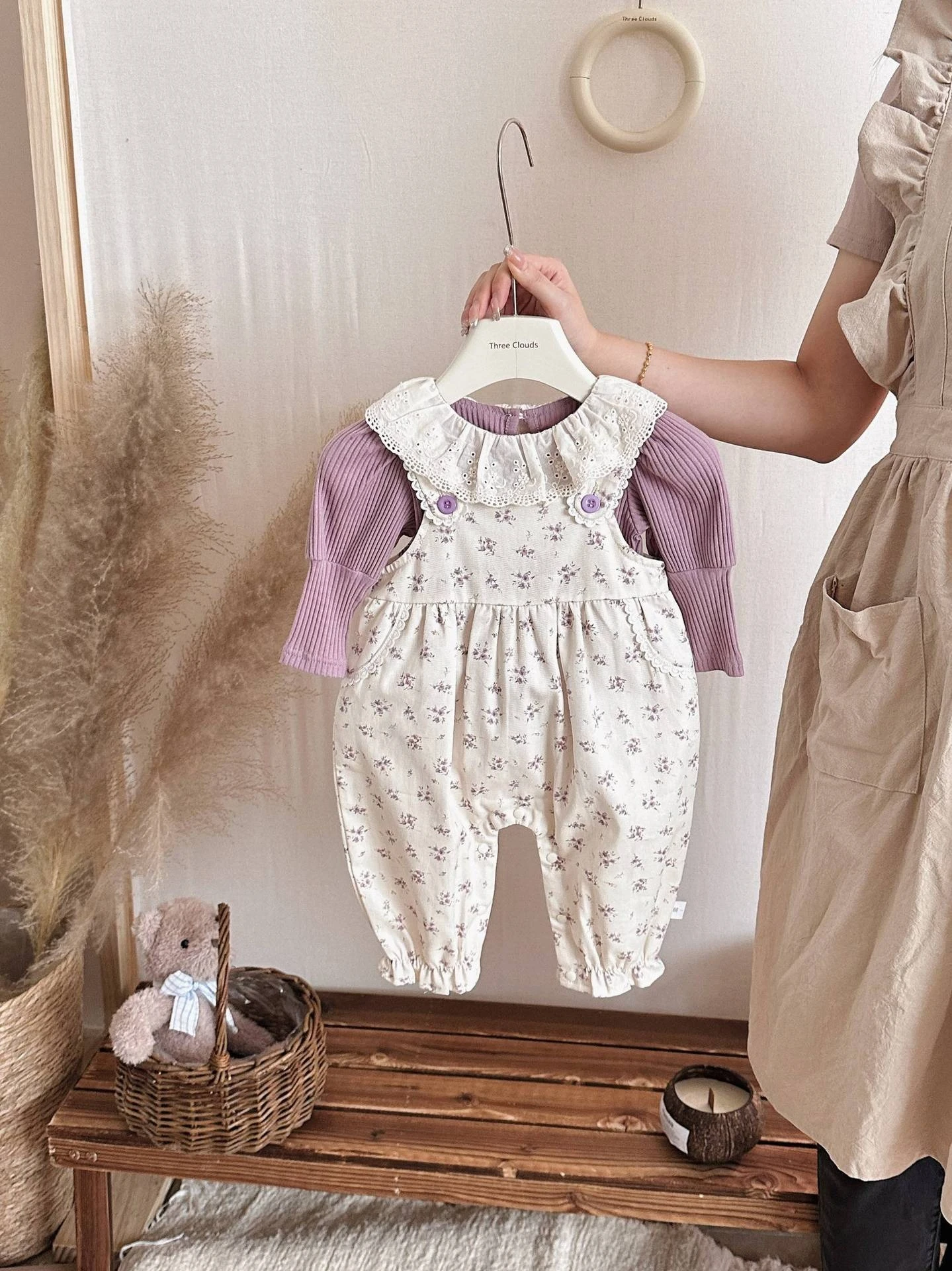 

Комплект из 2 предметов для девочек, новинка осени 2025, с длинными рукавами, фиолетовый кружевной воротник, рубашка с цветочным принтом, подтяжки, брюки, милый комбинезон, комплект