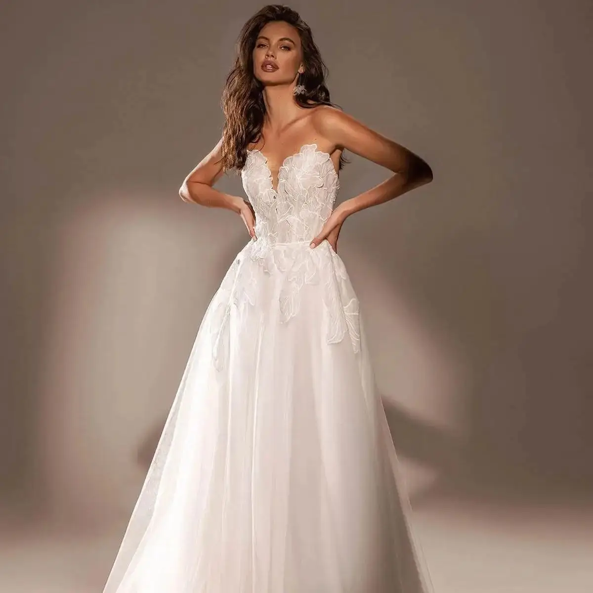 

Elegant A-Line Wedding Dresses Women Appliques Lace Sweetheart Sleeveless Bridal Gown Sweep Train Vestido De Noiva Customized