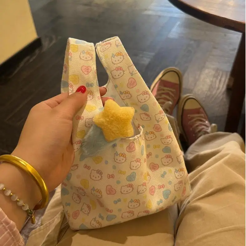 لطيف الكرتون Kawaii Sanrioed Hellokitty 2025 حقيبة المعصم الجديدة المحمولة مفتوحة الأعلى تنوعا باليد حقيبة نسائية للتنقل