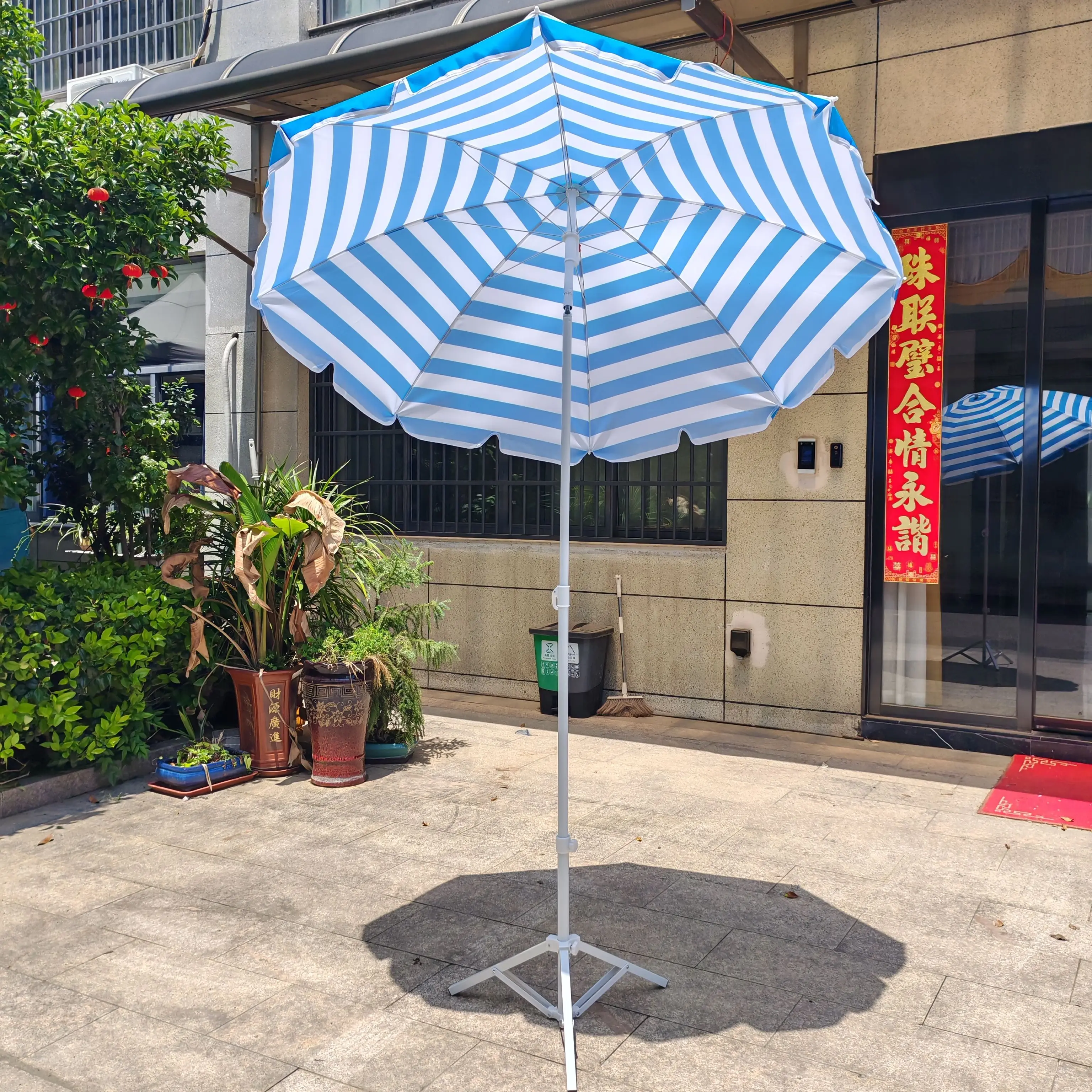 

Outdoor camping parasol beach fishing umbrella garden courtyard blue and white striped fringed umbrella stall thickened large te