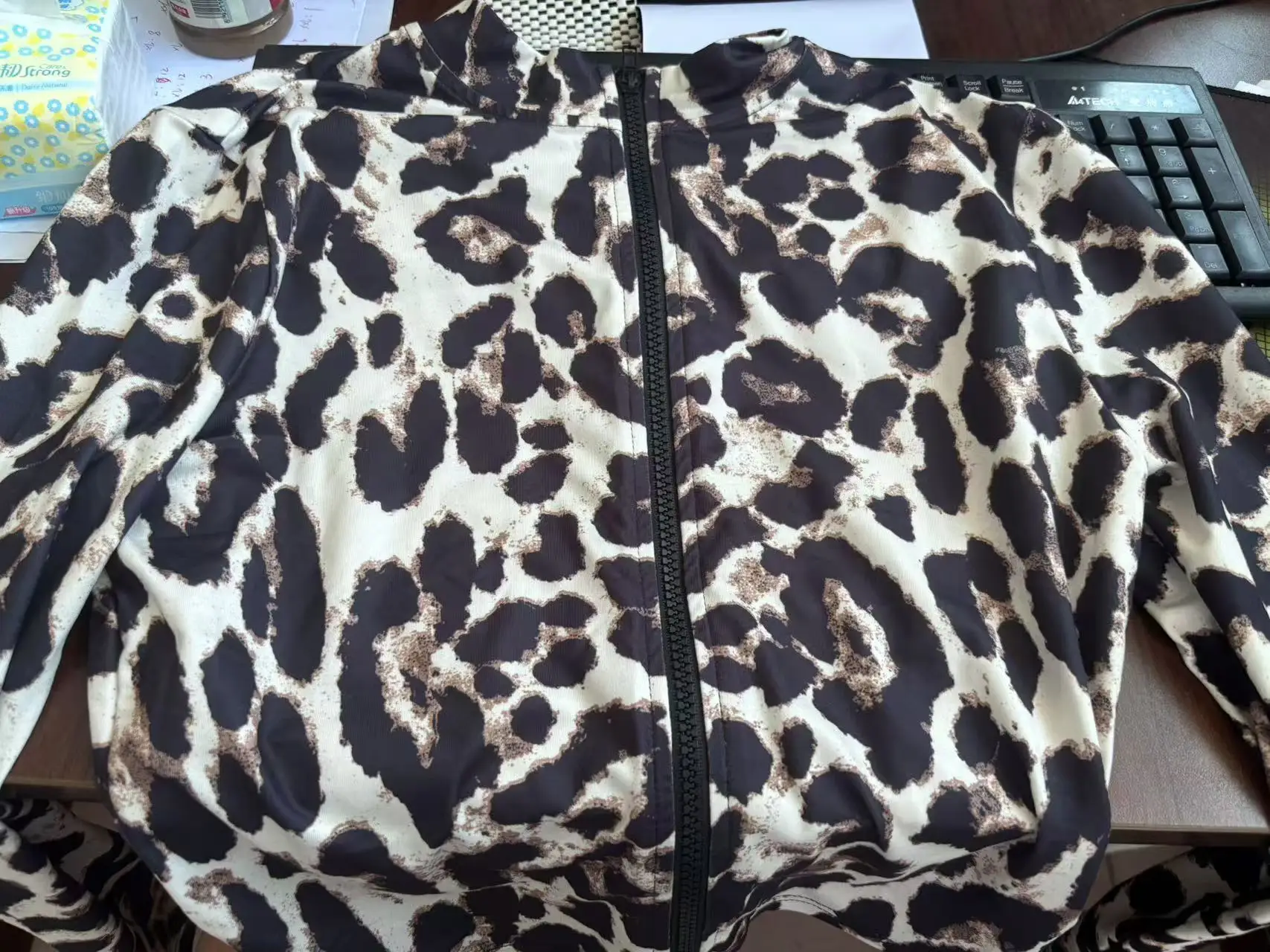 Damen-Workout-Kurzjacke mit Leopardenmuster, Y2k-Reißverschluss, Gepardentier, leichte, taillierte Sportjacken – Detail 7