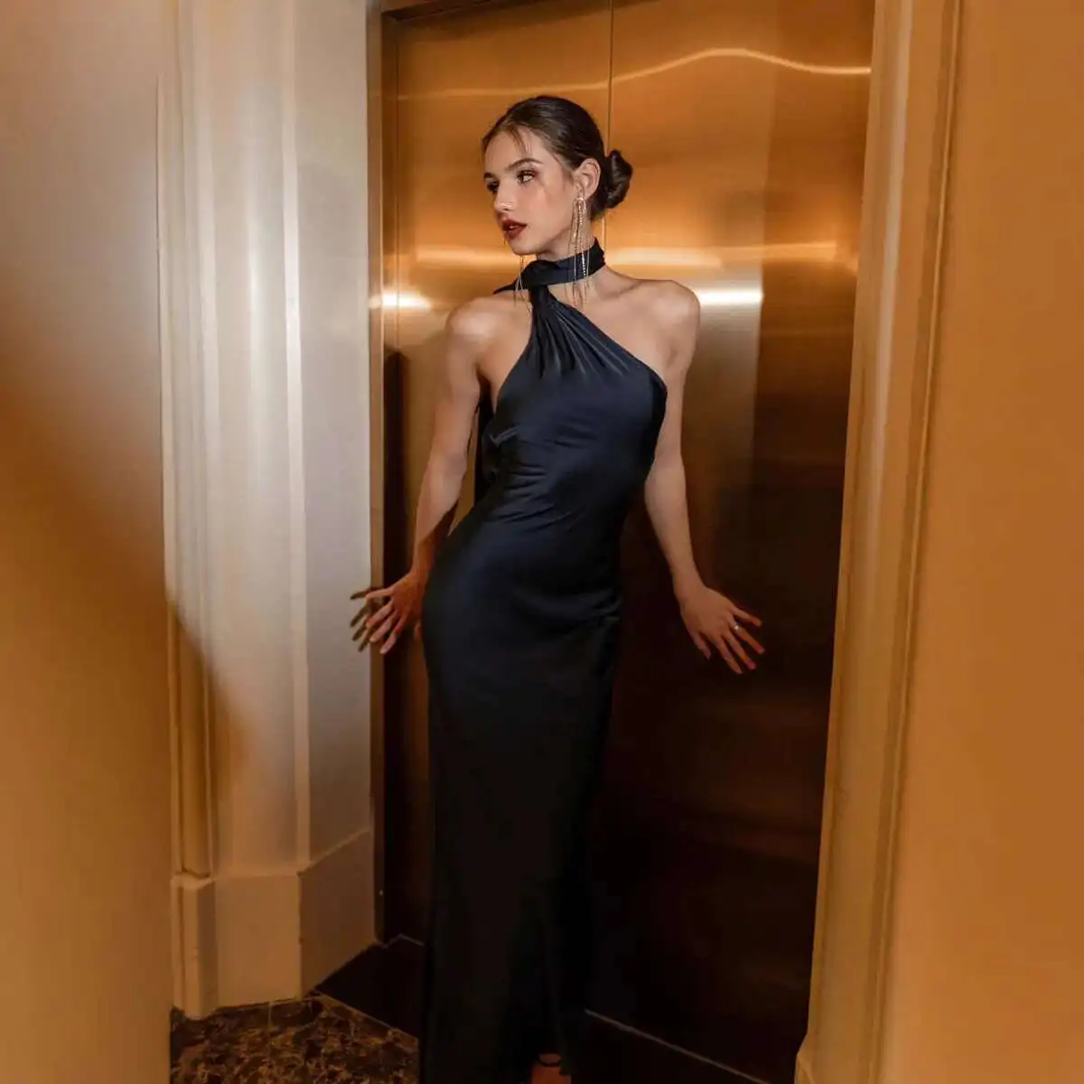 الراقية 2025 النمط الفرنسي نخب فستان مثير عارية الذراعين الساتان الرسن الرقبة ثوب مسائي فستان 2025 فستان صيفي رداء Vestido النساء