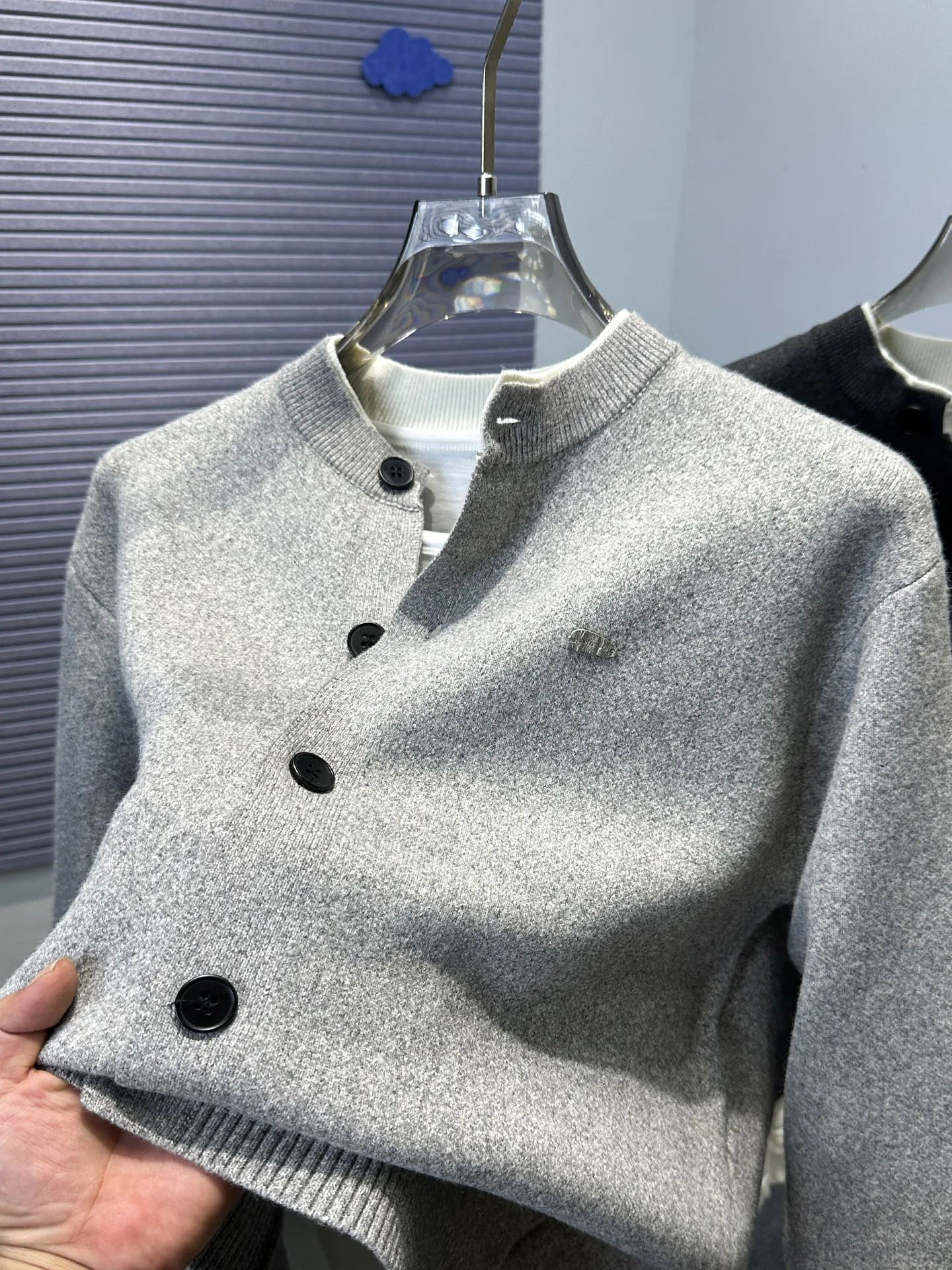 

Повседневный универсальный вязаный кардиган для мужчин, свитер с круглым вырезом, верхняя одежда для осени и зимы, модный, из полиэстеровой смеси, на пуговицах