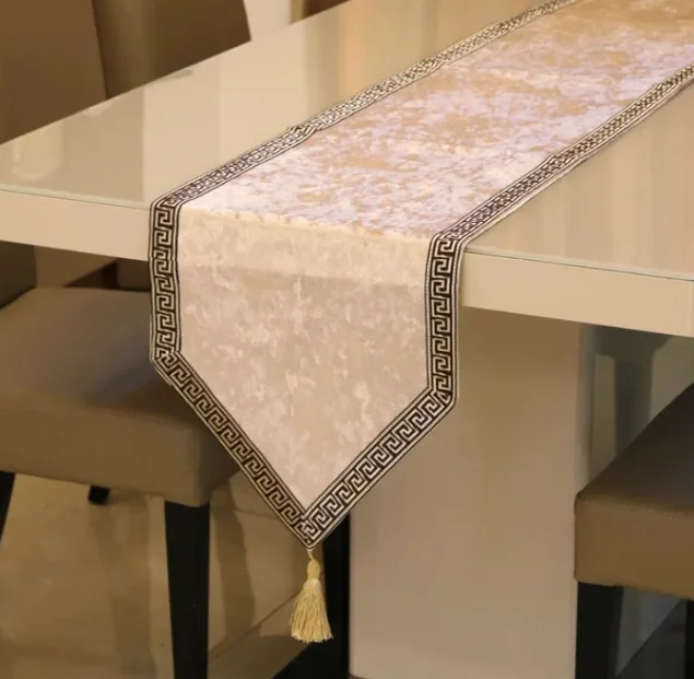 Chinese High-end Background Fabric European Velvet Table Runner Simple Solid Color New Wedding Party Table Decoration