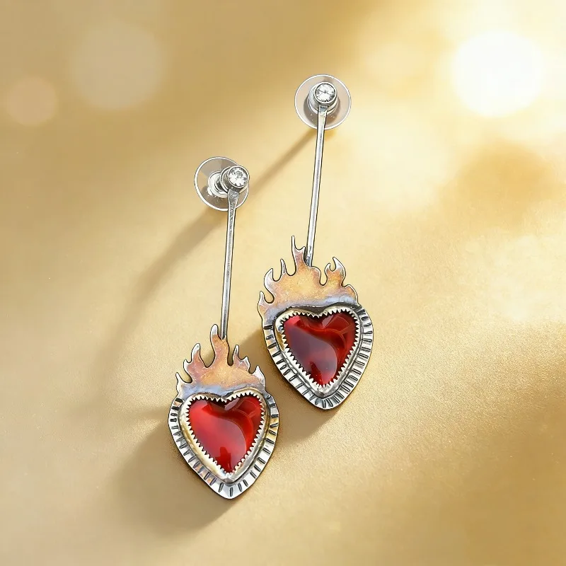 Vintage Silver Color Women\'s Earrings Metal Carving Heart Shaped Red Stone Flame Earrings Personality Engagement Party Jewelry
