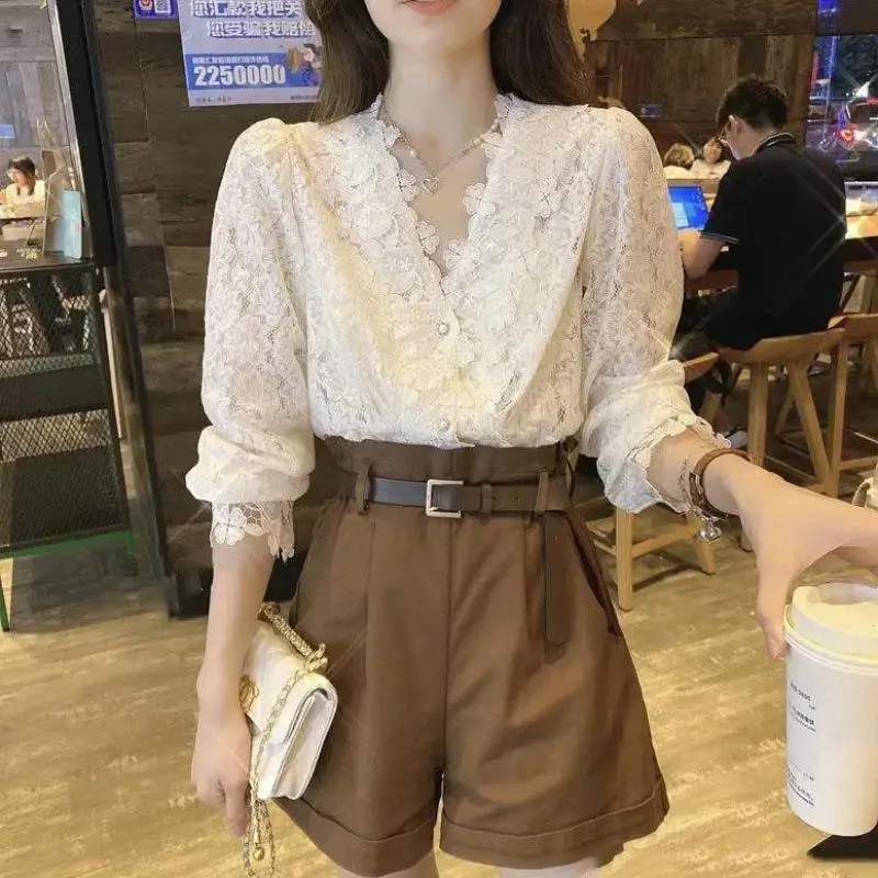 قاعدة من الدانتيل للملابس الداخلية النسائية للربيع والخريف، بلوزة مجوفة عصرية فضفاضة بأكمام طويلة ورقبة على شكل حرف V #2