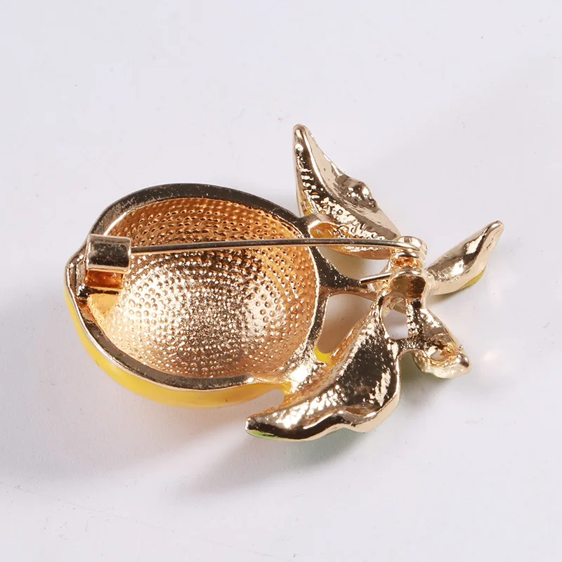 European And American Fashion Fresh Lemon Brooch Creative Fruit Series Corsage Simple Wild Summer Cardigan Pin Jewelry