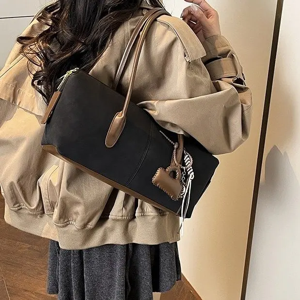 Classic Elegant Minimalist Diaper Bag For Women Designer Leather Large Capacity Tote Luxury Vintage Fashionable Stylish Commuter