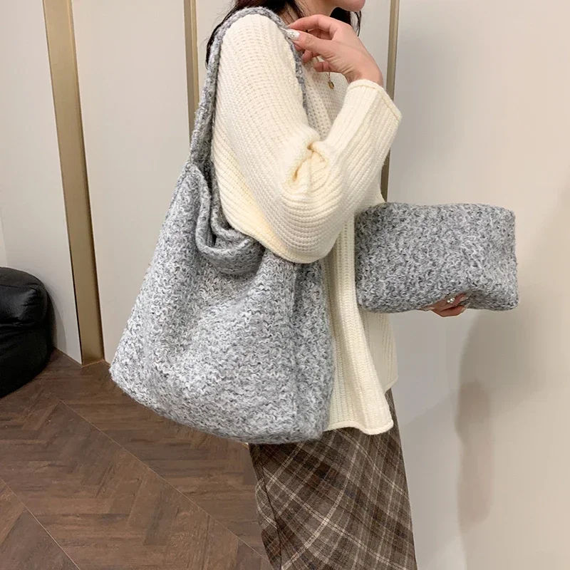 Bolso de mano de estilo perezoso para mujer, tela de lana de gran capacidad, coreano Ins2024, nuevo bolso de hombro para ir al trabajo de otoño/invierno Paket