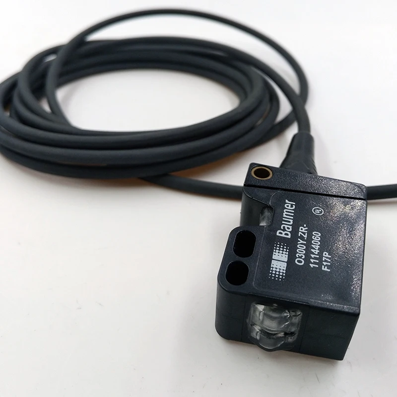 O300Y.ZR-11144060 baumer Photoelectric switch sensor Proximity switch sensor Brand new original diffuse reflection