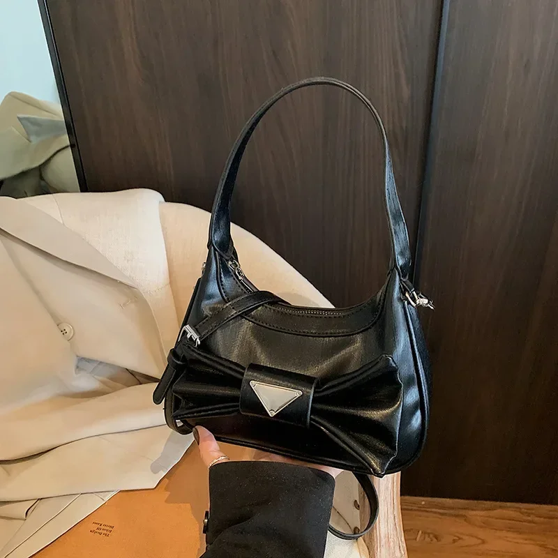 

Spice Girl-Inspired Underarm Bag | Exquisite Bowknot Dumpling Design, Premium Faux Leather Crafted, Trendy Niche & High-End
