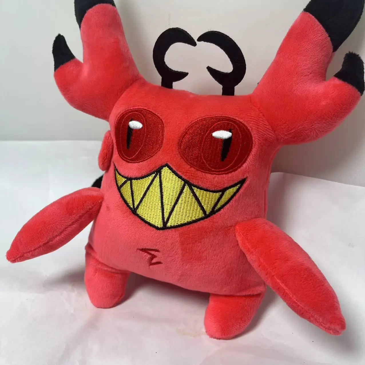 

Hell‘s Head Chef Cursed Cat Plush Red Demon Cat with Smile & Antlers Villain-Themed Stuffed Toy for Adult Fans