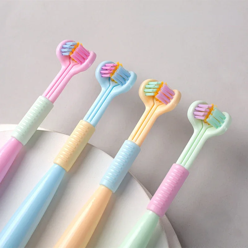 Brosse à dents souple à trois côtés pour bébé, soins de santé bucco-dentaire avec poignée antidérapante, pour enfants de 3 à 12 ans, 360 °