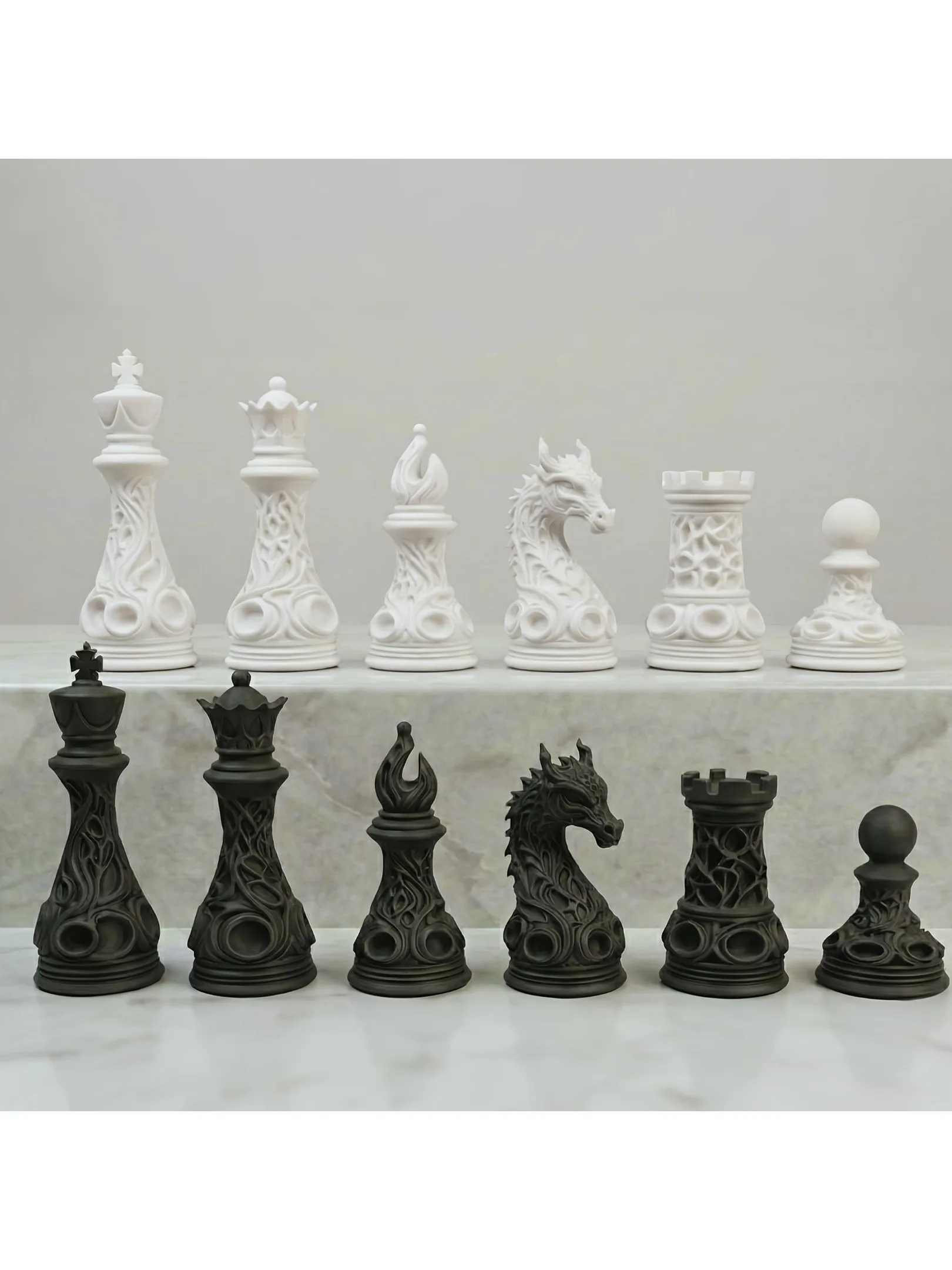 32-teiliges 3D-gedrucktes Schachspiel aus Kunststoff im Gothic Revival-Stil in Schwarz und Weiß |   Science-Fiction-Keltisches Webkunst-Drachenmuster