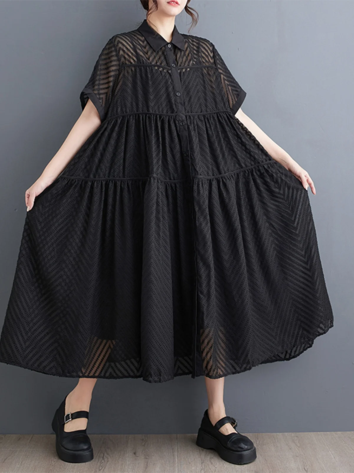 فستان صيفي 2025 للنساء فضفاض وعصري بتصميم مفرغ بلون واحد مع طقم من قطعتين على الطراز الكوري الفني بمقاسات كبيرة