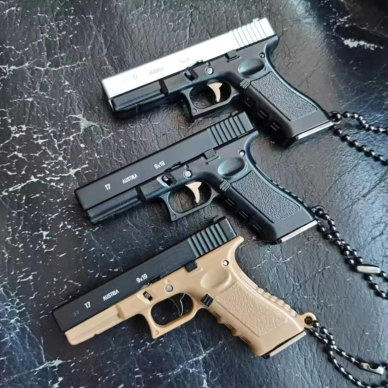 1:3 G17 Modello di Pistola In Miniatura Pistola Giocattolo In Metallo Staccabile FAI DA TE Semi-lega Portachiavi Ciondolo Ornamenti Giocattolo Per Bambini