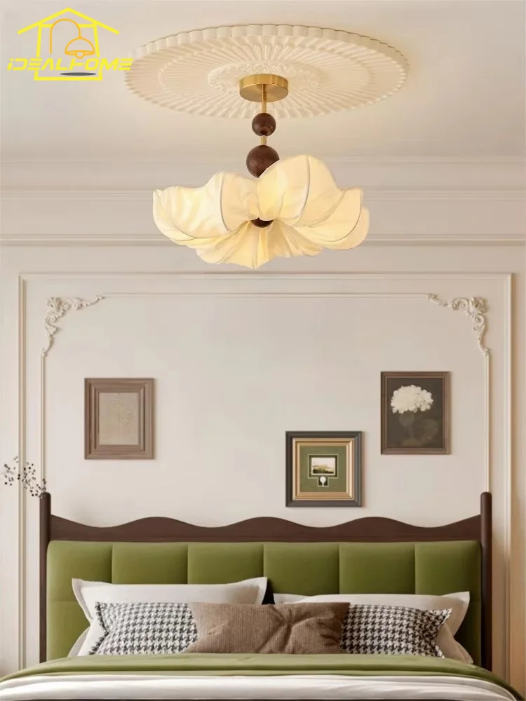 French Medieval Fabric Art Decorative Ceiling Lamp LED E27 Cream Wind Walnut Warm Romantic Flower Pendant Lights Bedroom Study