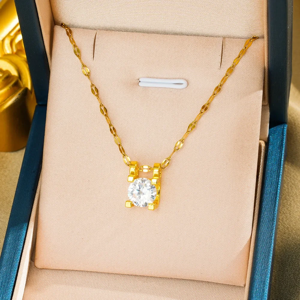 La collana da donna a forma di T alla moda e versatile scende un'aria di lusso leggero, semplicità, nicchia e fascia alta.