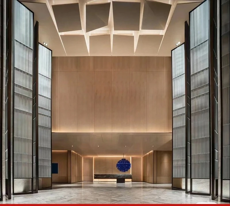 فندق كشك من الفولاذ المقاوم للصدأ تقسيم فني شاشة زجاجية قاعة المبيعات المعدنية