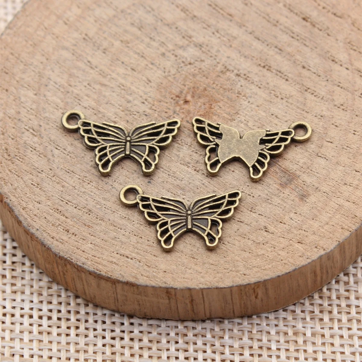 

80pcs 18x10mm(0.71x0.39inch) 2 Colors Antique Bronze Color Antique Silver Color Butterfly Charms Pendants Jewelry Accessories