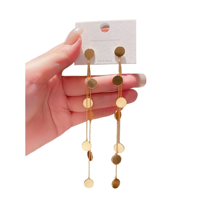 Pendientes con flecos largos de disco pequeño de oro de alta gama, pendientes personalizados con temperamento de diseño
