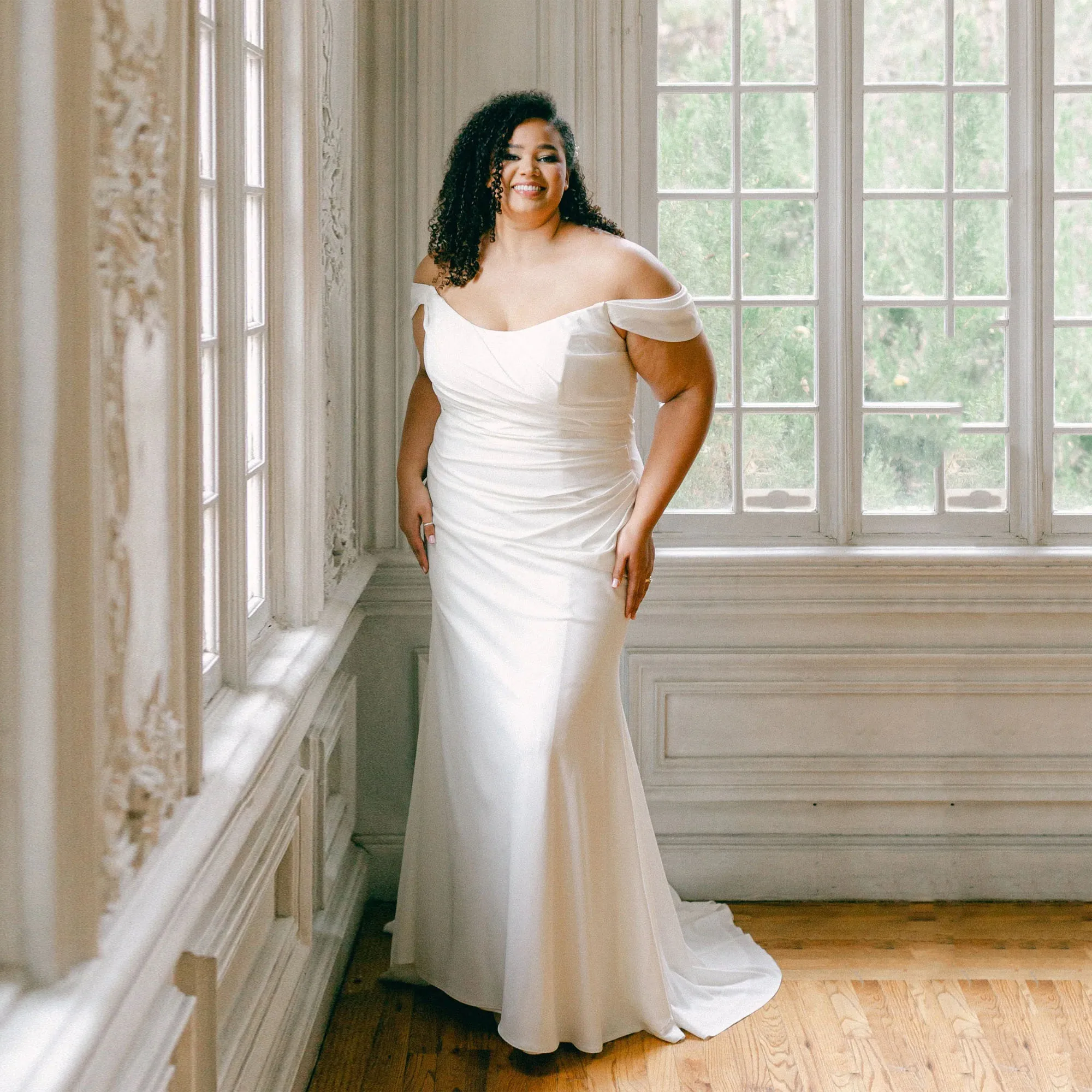 Plus Size Strapless Wedding Dress Satin Off Shoulder Bridal Gown Ruched Button Back Simple Elegant Vestido De Novia Customized