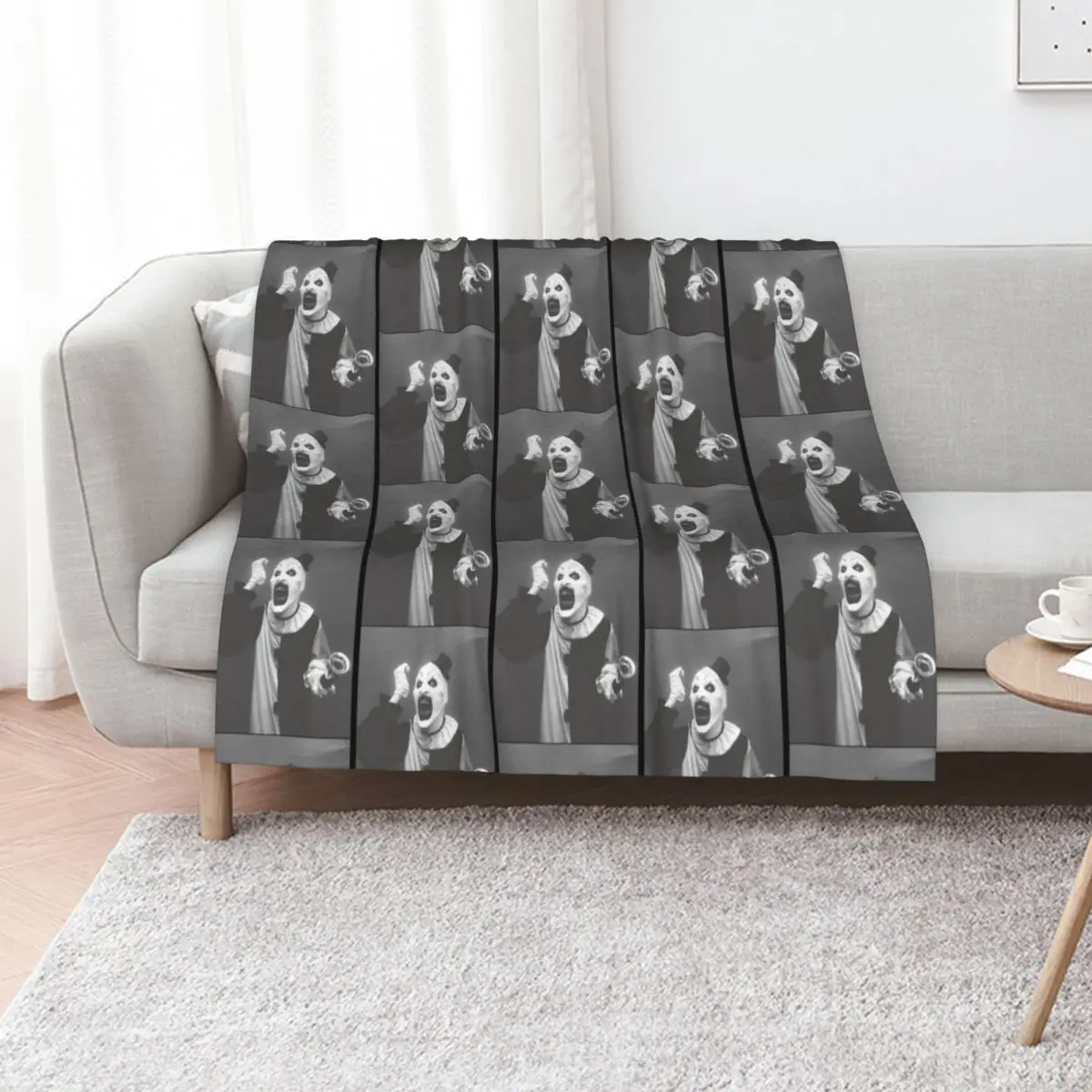 

Terrifier art the clown horror Throw Blanket Thin Large Bed Bed covers Blankets