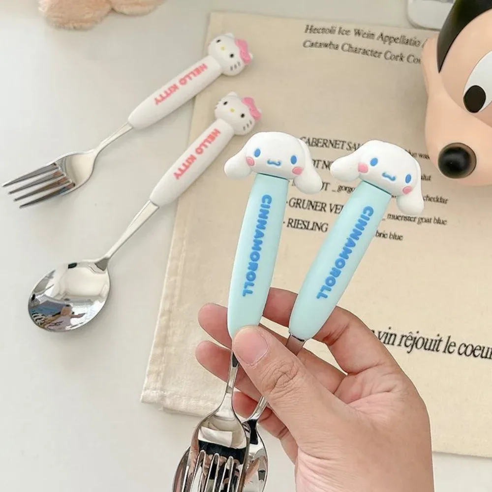 2 szt./zestaw Sanrio Zastawa Stołowa Śliczne Kreskówkowe Melody Cinnamoroll Studenci Łyżki i Widelce ze Stali Nierdzewnej Dwuczęściowy Zestaw Akcesoria Kuchenne