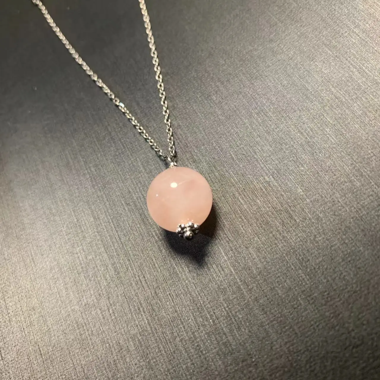 HEYYA STONE ROTONDO Collana con ciondolo in quarzo rosa naturale per donna Argento 925 placcato semplice gioielleria raffinata Pietra preziosa Stile