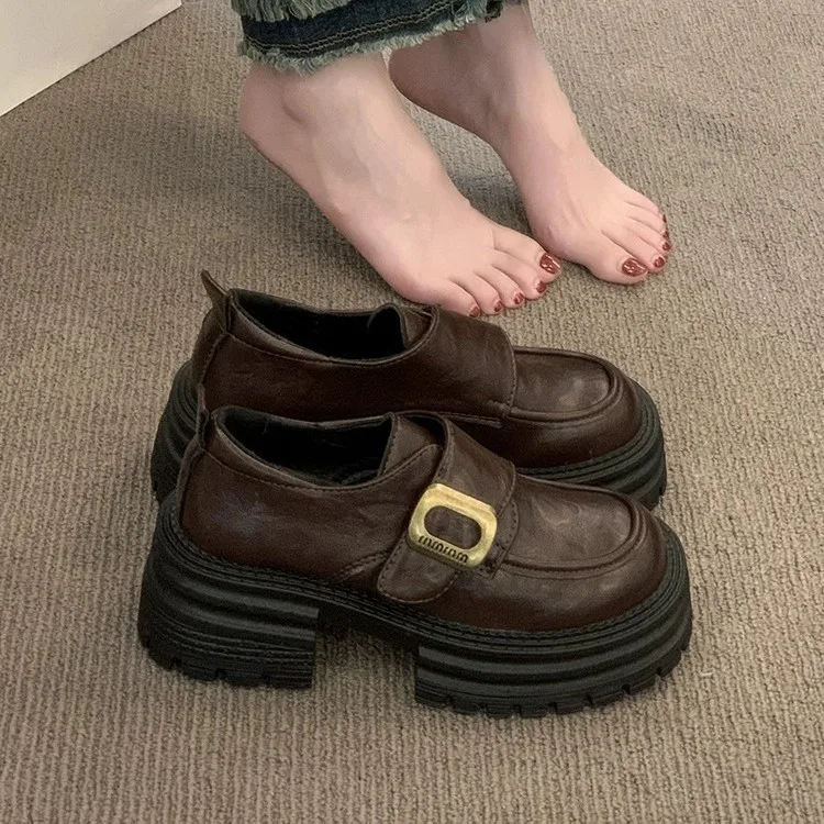 

Маленькие кожаные туфли в британском стиле на толстой подошве для женщин, новинка 2024, осенне-зимние лоферы, винтажные универсальные черные дорожные туфли JK