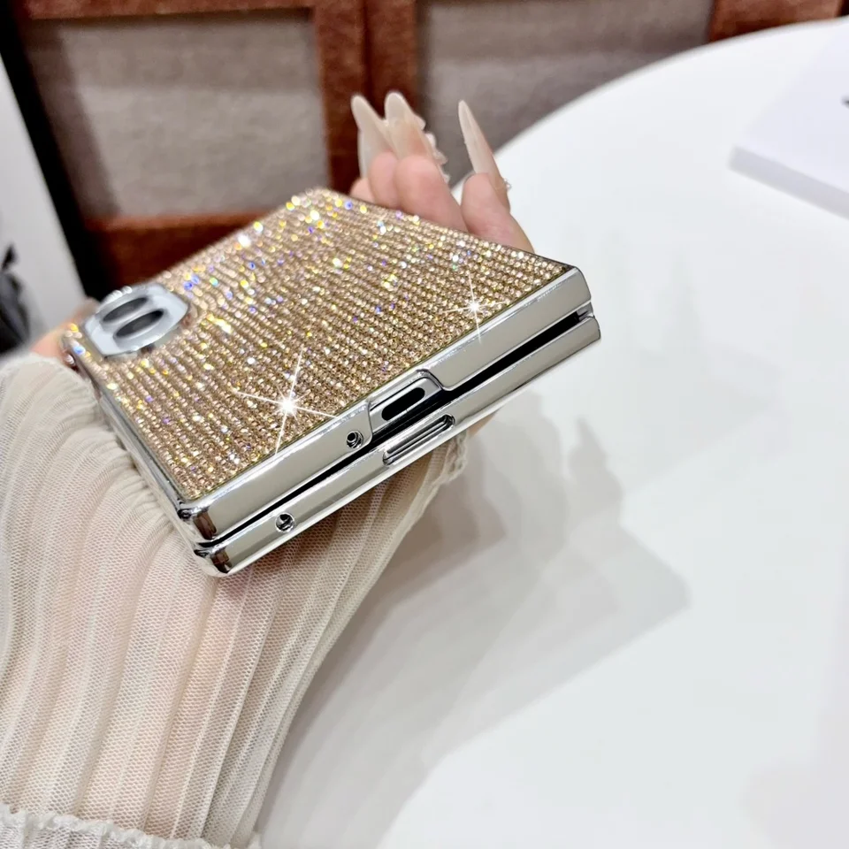 Funda de lujo con brillantina, cristal y pedrería con correa para muñeca para Samsung Galaxy Z Fold 8, cadena ancha con recubrimiento metálico, carcasa rígida a prueba de golpes 2