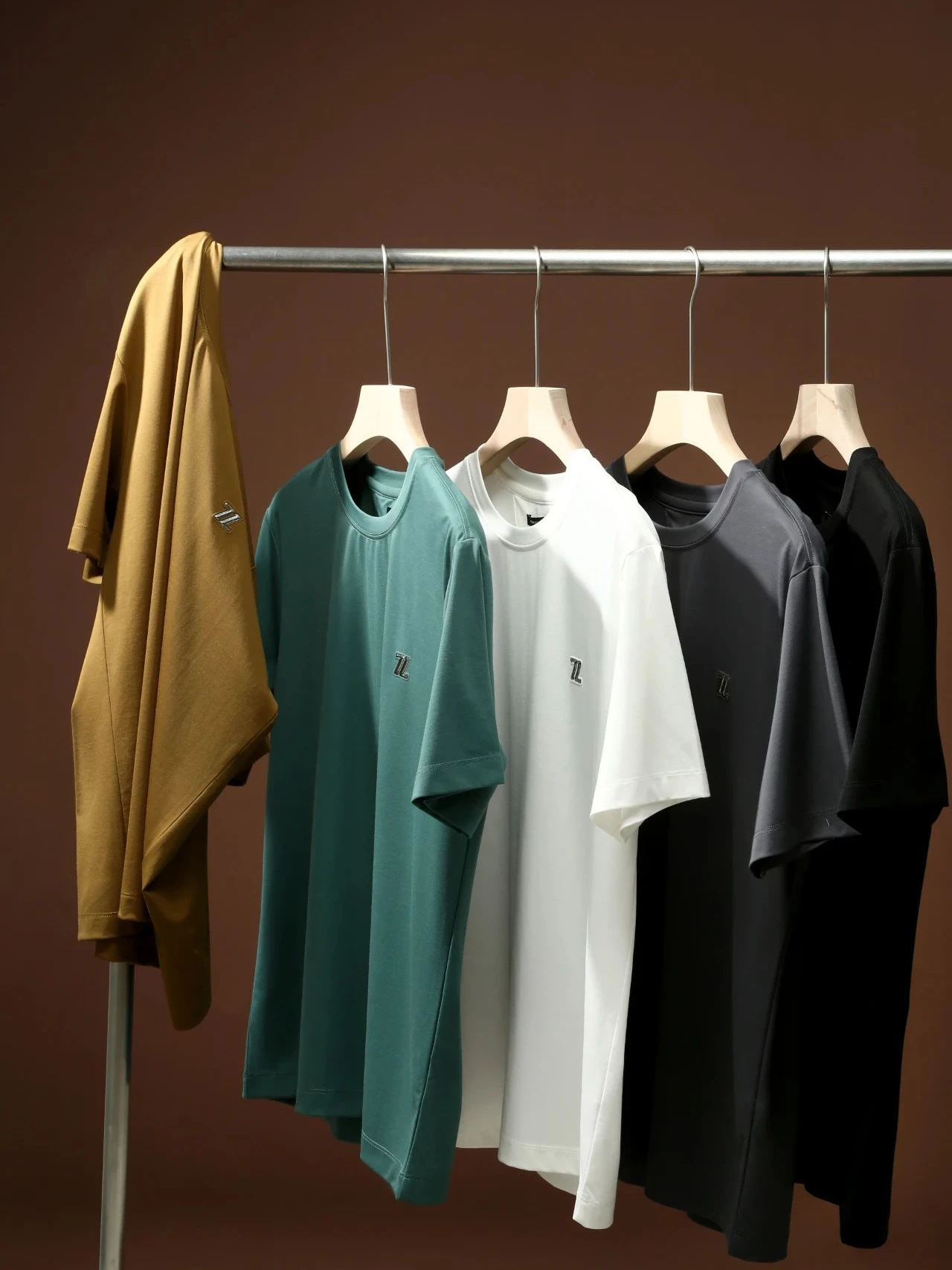 

Italian Luxury Men's Summer Faion Casual ort Sve T-irt Satin Liquid Ammonia Cotton Youth ular Loose Fit Tee