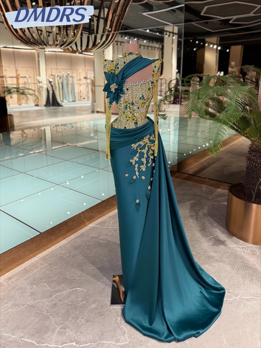 

Роскошное атласное вечернее платье с кристаллами и 3D-цветком, высоким воротником и длинными рукавами, свадебное платье 2026, платья для выпускного вечера по индивидуальному заказу