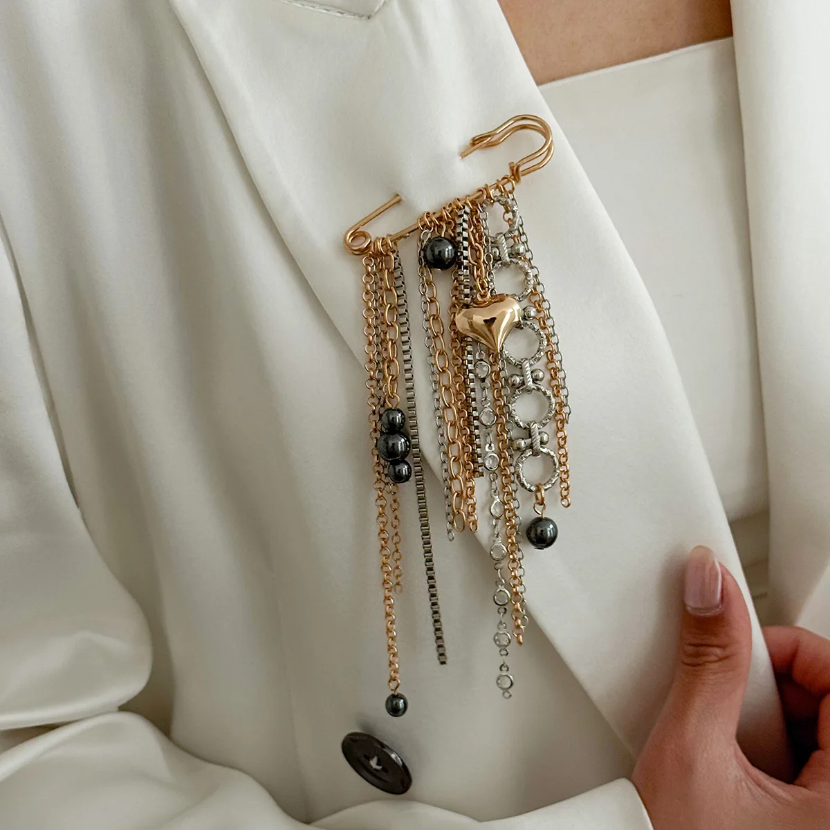 Hip Hop Pin Gold Silver Safety Pin Brooch Tassel Chain Heart Bead Dangle Waist Buckle Jacket Sweater Unisex Jewelry