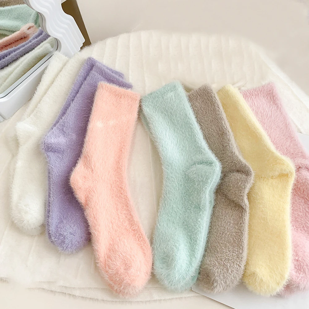 Chaussettes thermiques mi-mollet en peluche pour femmes, document solide, chaussettes mignonnes, chaussettes de sommeil au sol pour femmes, mode automne et hiver, 7 paires