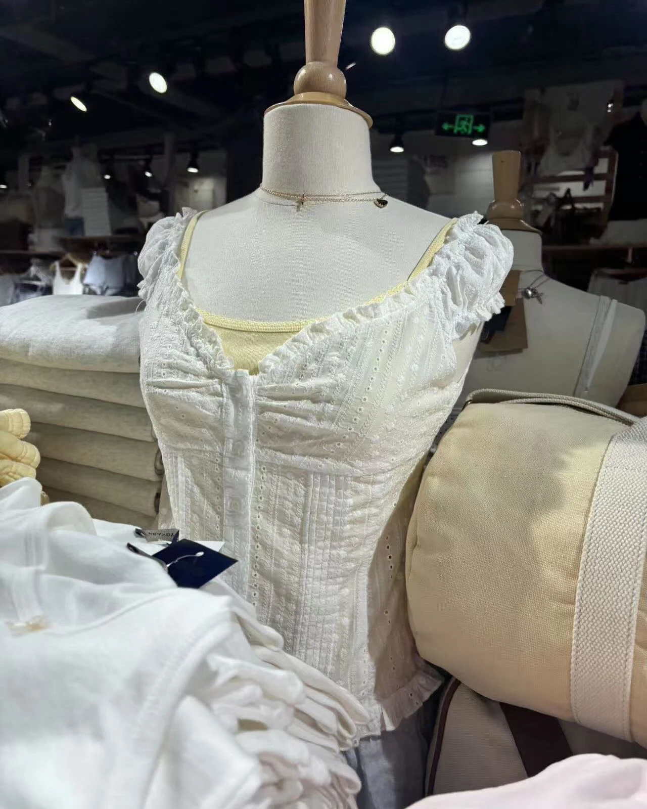 

White Jacquard Eyelet Slim T-shirt Blouse Women Ruffle V-neck Single Breasted See Through Preppy Style Sweet Puff Sleeve Shirts