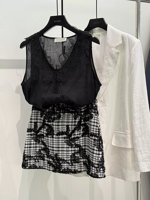 plus Size Lace Splice V-Ne Svel Vest Faionable Loose Slimming Top for Women Who Want to Look Good And Feel Good