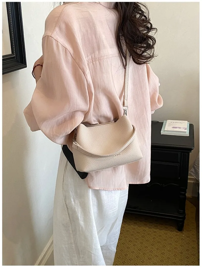 CEEKAY Minimalistische Mini-Eimertasche aus genarbtem, lederähnlichem Leder mit Aufdruck, leicht und tragbar, als Umhängetasche oder Schultertasche für Kaffeebraun – Detail 22