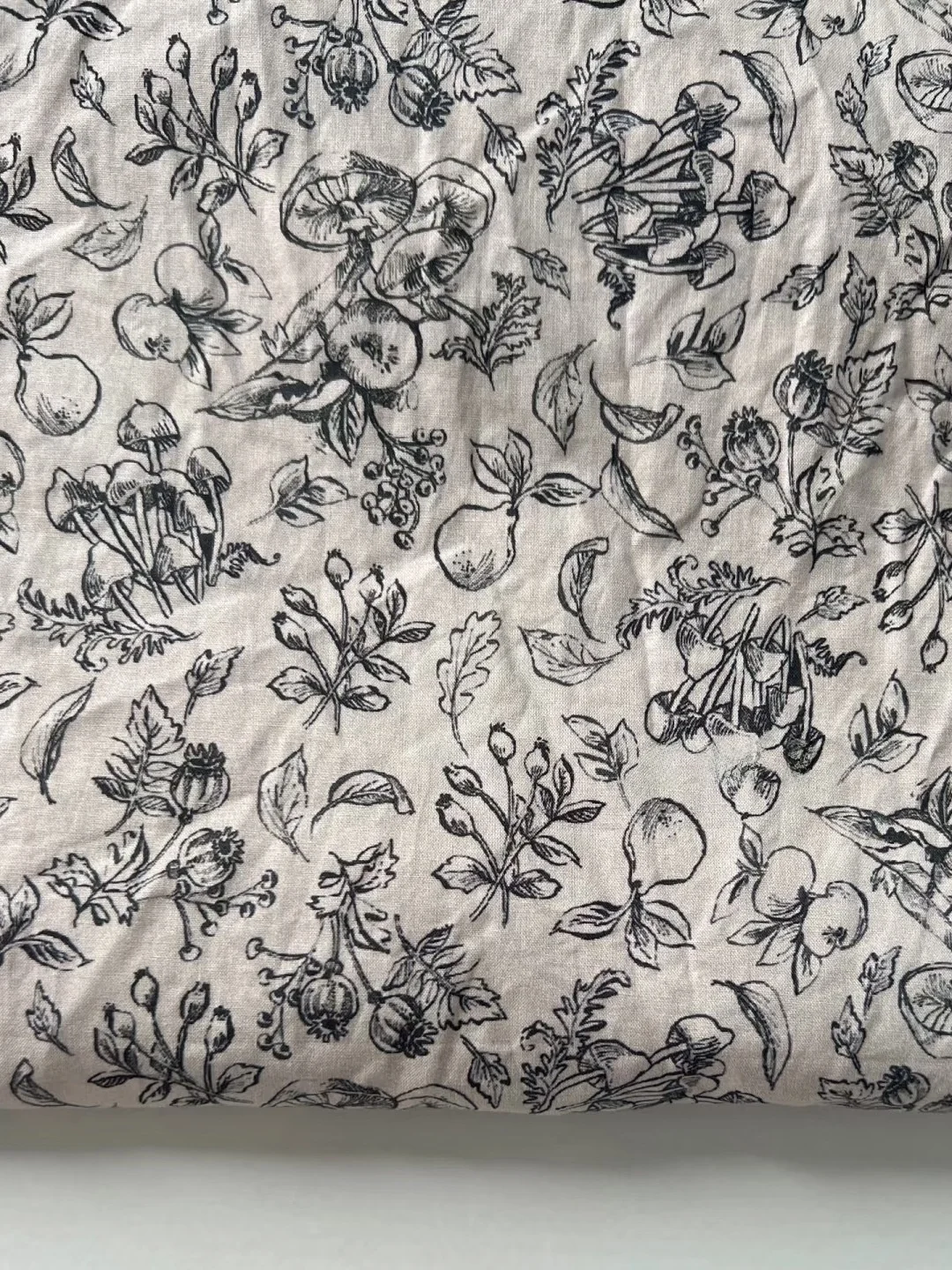 tecido-de-algodao-satinado-de-60-fios-da-serie-monet-garden-feito-nacional-padroes-florais-para-producao-de-roupas