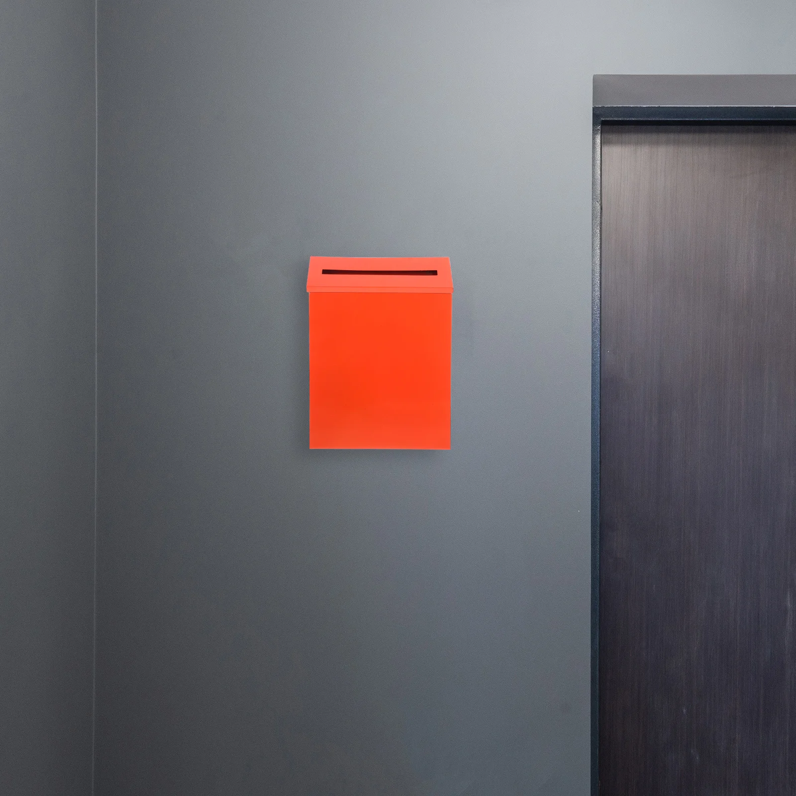 

Wall Mount Vintage Iron Mailbox Large Capacity Retro Suggestion Box Decorative Post Box for Office and Home Indoor Outdoor Use