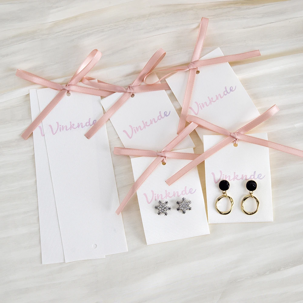 

50/100 шт. Белые хлопковые картонные карточки-держатели для серег и ожерелий с индивидуальным логотипом, с бантом и лентой, готовые к розничной продаже