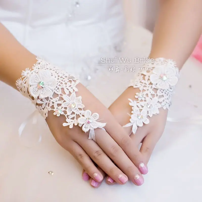 862Wedding Accessory~Fashion CZ Diamond Hollow Out Lace Fingerless Bridal Gloves