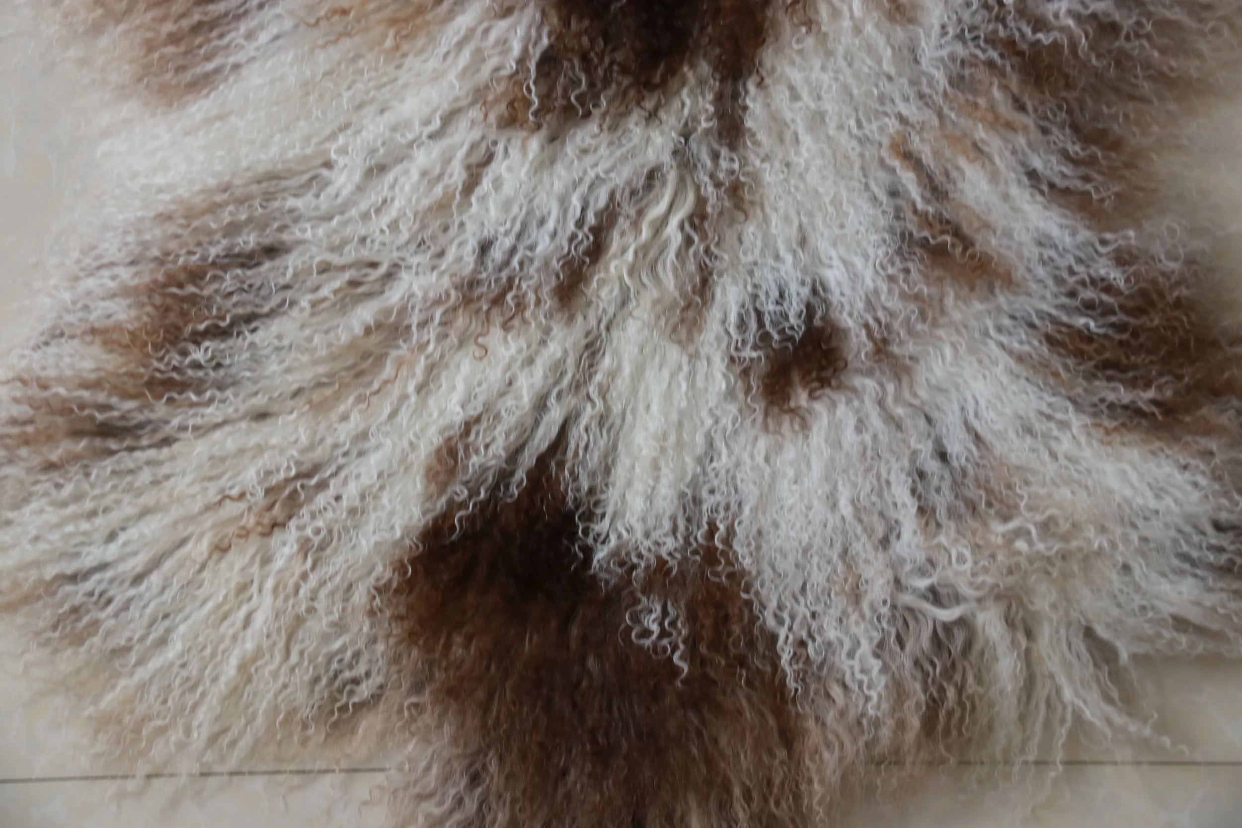 NMR013 Real Tibetan Lamb Wool Carpet Natural Brown White Colored Curly Soft Fluffy Mongolian Sheepskin Pelt Fur Hide Area Rug