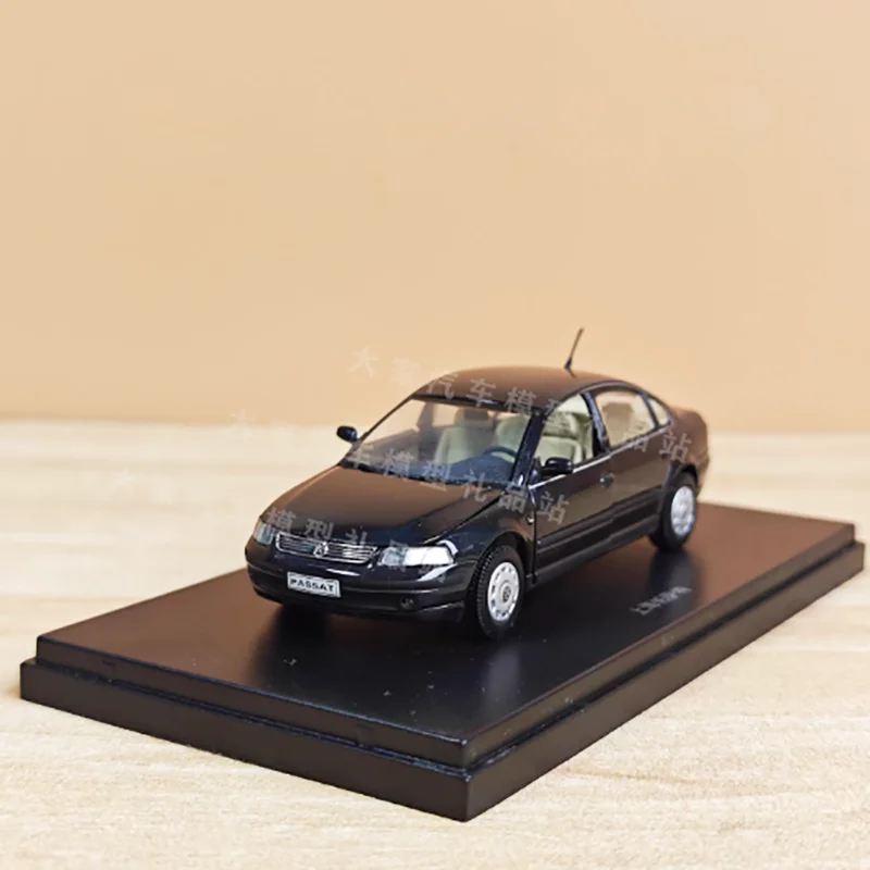 

Diecast Alloy 1:43 Scale B5 PASSAT Classic Car Model For Adult Classic Collection Display Souvenir Ornament