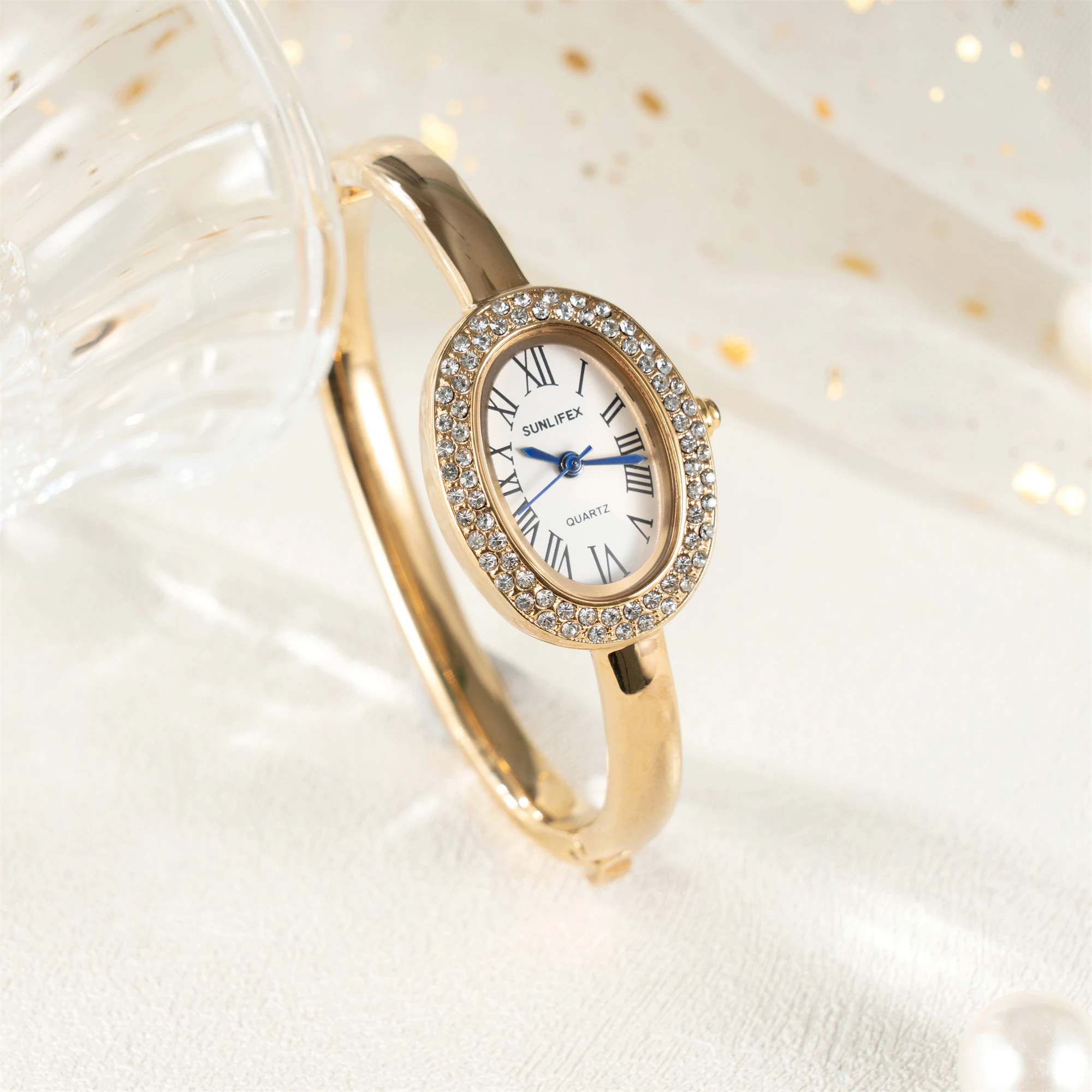 جديد فاخر أنيق السيدات سوار ساعة معصم الأرقام الرومانية مطعمة الراين البيضاوي مقاوم للماء ساعة كوارتز نسائية Reloj