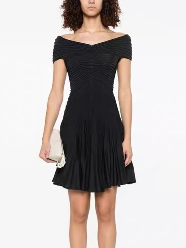

Elegant Red Slim Fit A-Line Dress Parisian High-End Version Asymmetrical Stripes Women's Fashionable Casual City Walk Dress