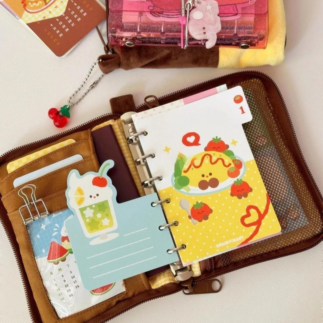 Urocza pluszowa torebka podróżna na paszport w kształcie puddingu, przenośna torba na drobne i karty dla studentów.