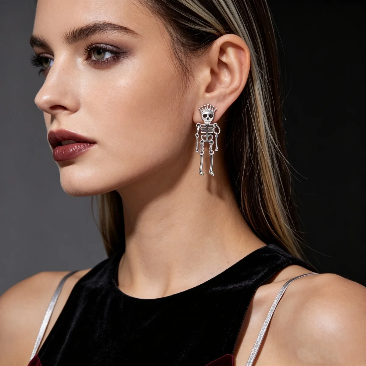 Trendige Gothic Ohrstecker mit hohlen Herz-Augen-Totenkopf-Motiven für Damen und Herren, Halloween Punk Skelett Cosplay Party Ohrringe, zierlicher Schmuck – Detail 7