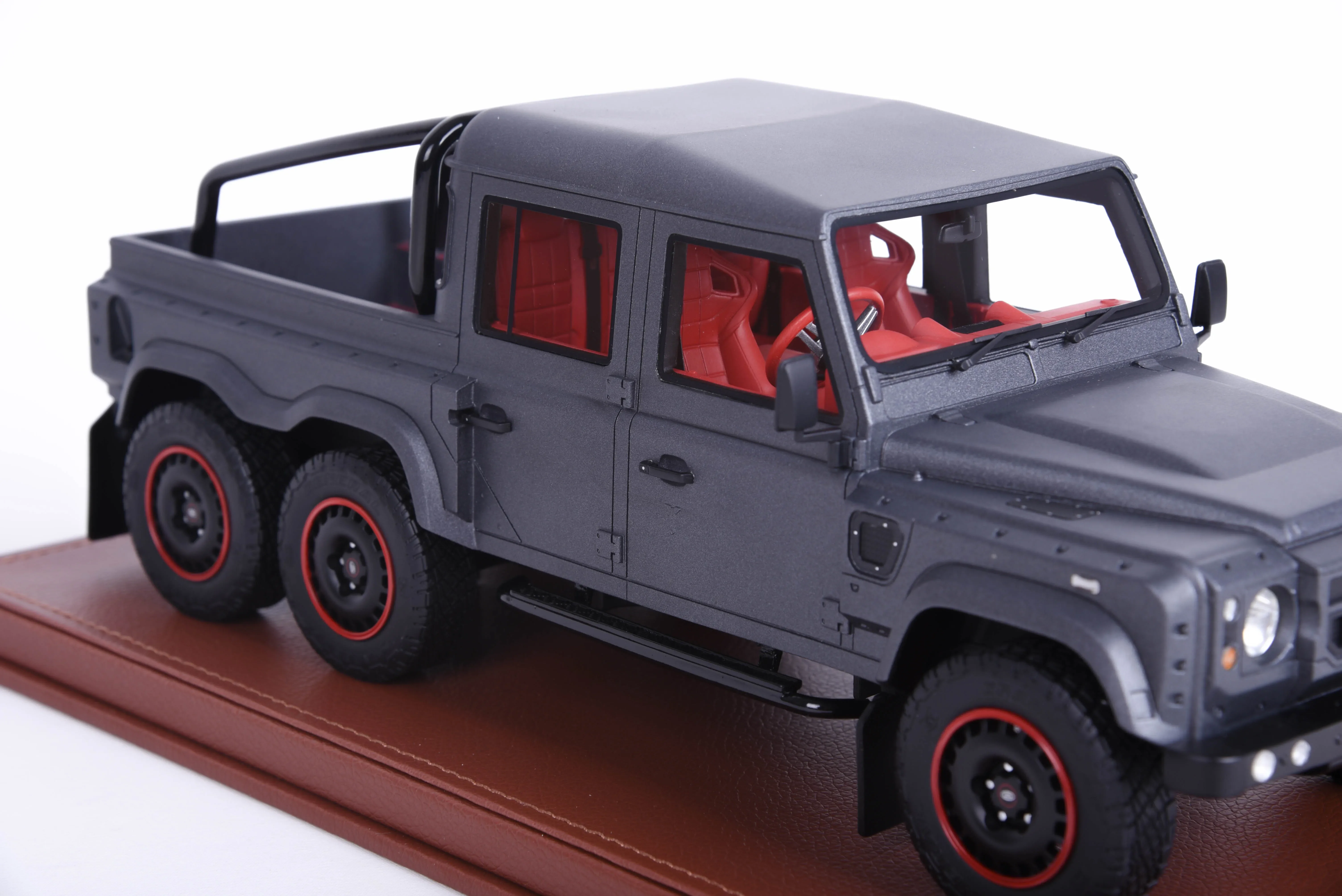 1:43 Perfect Real Car Simulation Models Land Rover Defender Flying Huntsman 6x6 Pickup Resin Car Collection Toy Vehicles Model