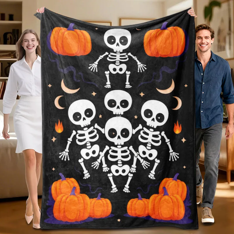 

1. Черное фланелевое одеяло на тему Хэллоуина с оранжевыми тыквой и каркасами, мягкое для дивана, кровати, офиса, всесезонного использования.